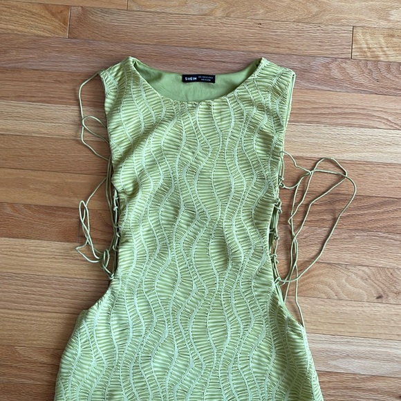 Lace Up Textured Bodycon Dress - Picture 4 of 6